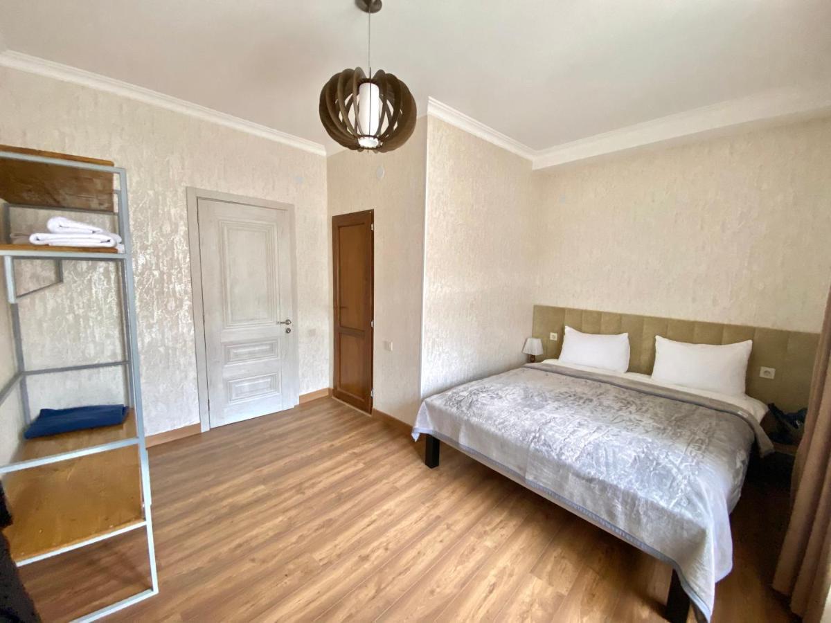 Freeze Inn Местія Екстер'єр фото